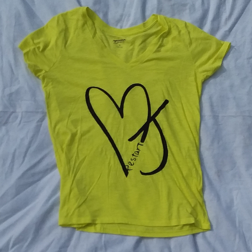 yellow ARIZONA JEANS CO vneck top